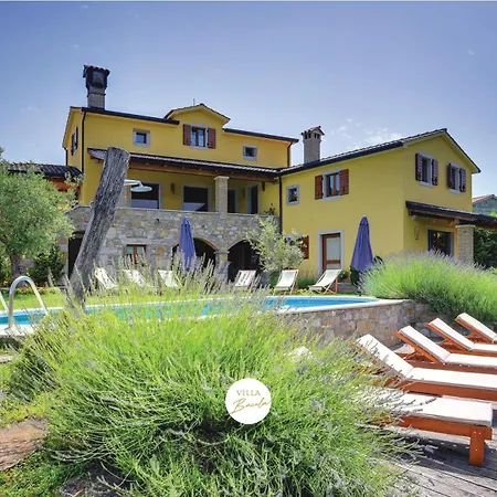 Villa Bacula With Pool